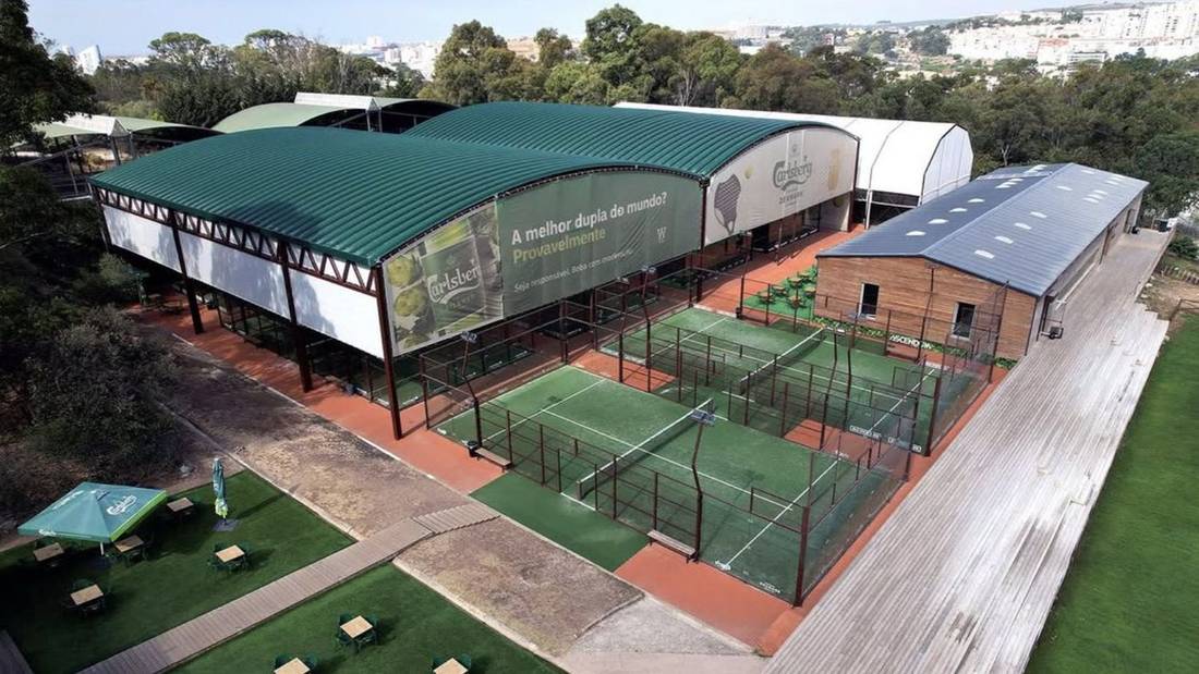 W Padel Country Club from above: covered halls and outdoor padel courts in Monsanto